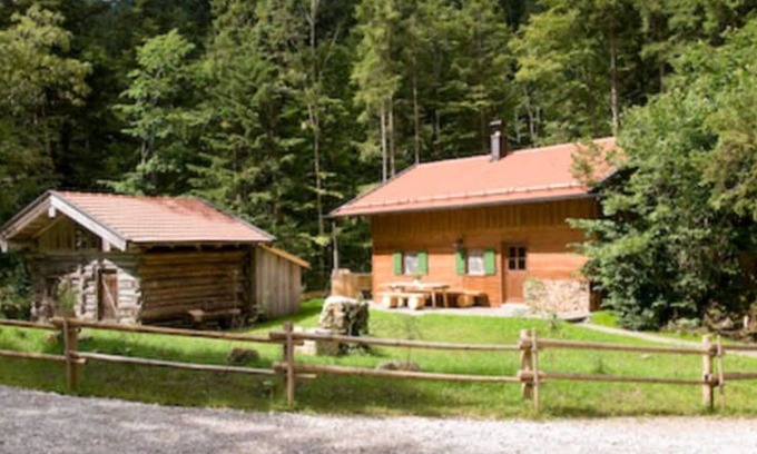 Rottach-Egern Apartment | Almhaus - Ferienhaus Webermohof - Exklusives Ferienhaus mit Privatem Wellnessgarten