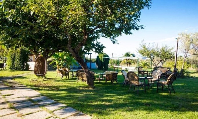 Ortona House | Almond tree. Rustic 7/9 p. country house with pool and garden
