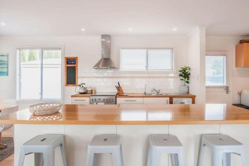 Lake Wangary House | Almonta Escape - COFFIN BAY - Perfect for couples or families