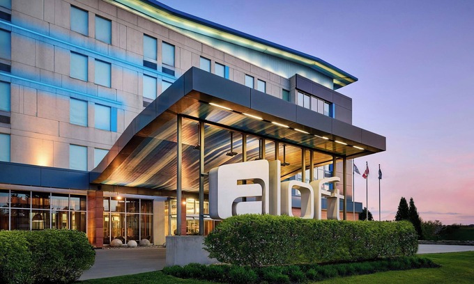Dorval Hotel | Aloft Montreal Airport