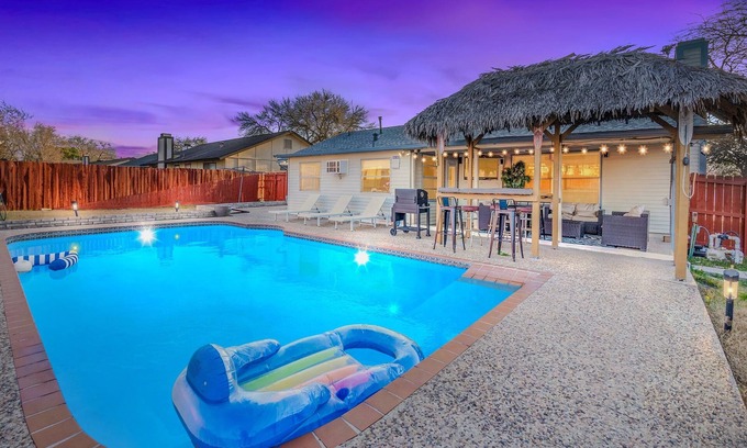 Woodstone House | Aloha: 4Br Private Pool Tiki Bar & Game Lounge!