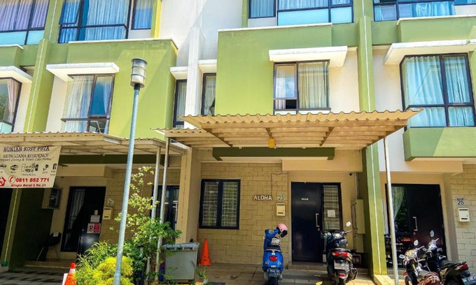 Pagedangan House | Aloha Guest House - 1 Male Only