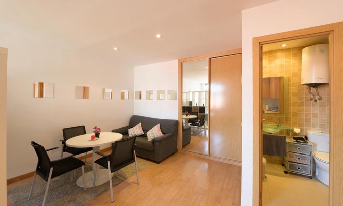 Adelfas Apartment | Alojamiento entero cerca Wizin center