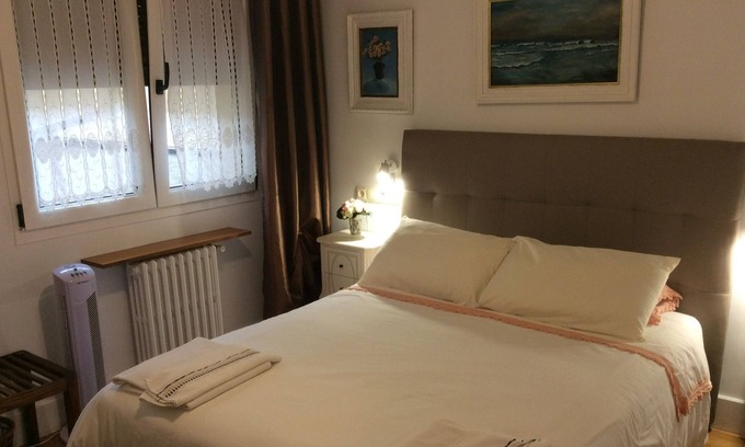 Gros House | Alojamiento ideally ubicado. Cama grande