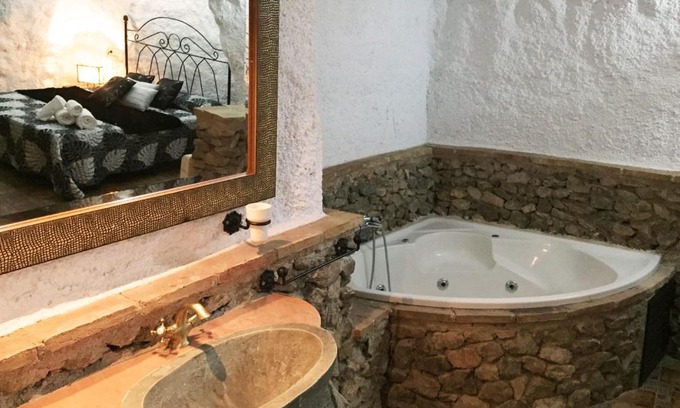 Cuevas del Campo House | Alojamientos Cuevas Pinomojon