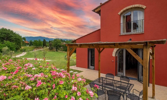 Reggello House | Alone standing flat,private terrace, Wi-Fi, A/C, 2 pools, stunning location.