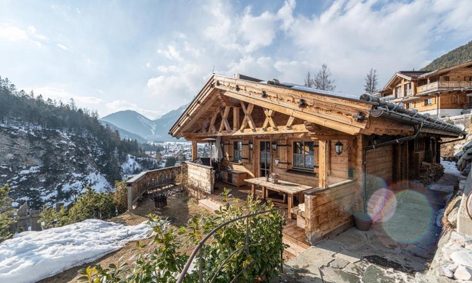 Scharnitz Apartment | Alpe Chalets Goldener Hirsch