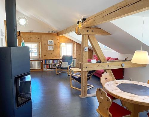 Pontresina Apartment | Alpenstil - 60m2 Dachstockwohnung mit Garage - BM186
