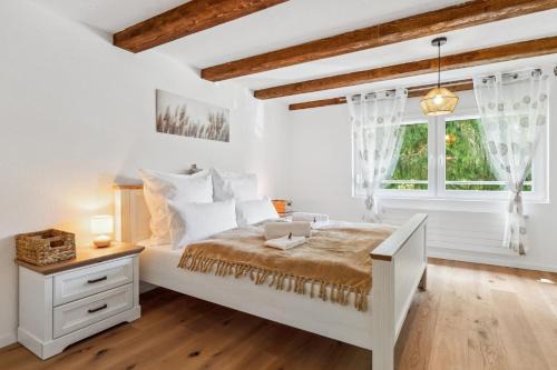 Luchsingen Apartment | Alpenzauber Chalet 1 - 6 Personen I Bergblick, Nahe Braunwald - Badewanne, nahe Bahnhof und Parkplatz