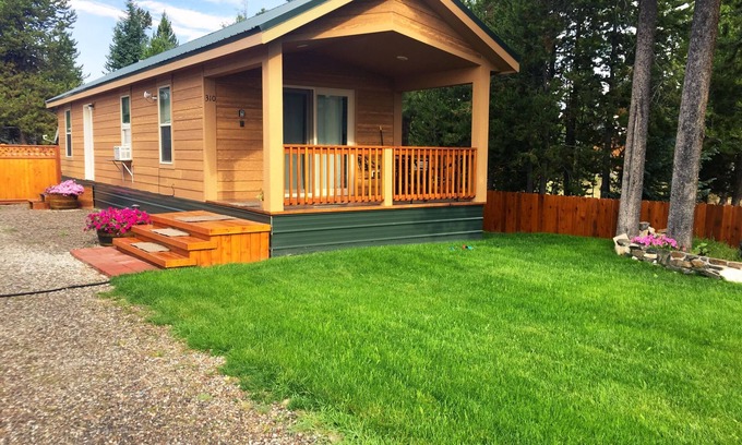 West Yellowstone Cabin | Alpine 1 - Cozy cabin home-base for adventures!
