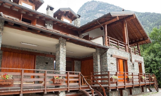 Antey-Saint-Andre Apartment | Alpine Bliss: A Cosy Retreat