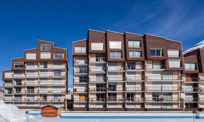 Les Deux Alpes House | Alpine Comfort with Balcony