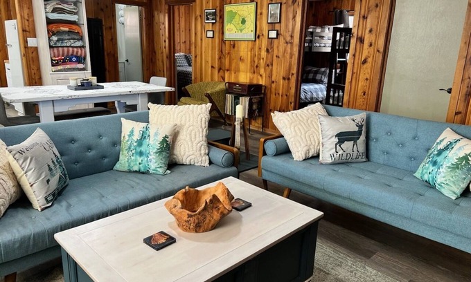 Alpine Cabin | Alpine Dog Friendly Cabin!