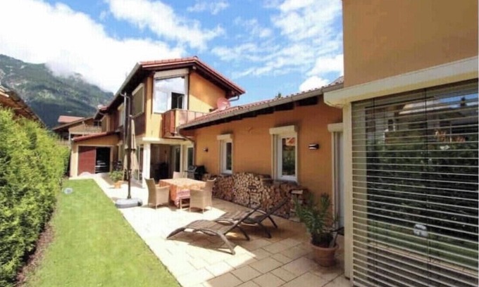 Garmisch-Partenkirchen Villa | Alpine Escape Ferienhaus mit Bergblick