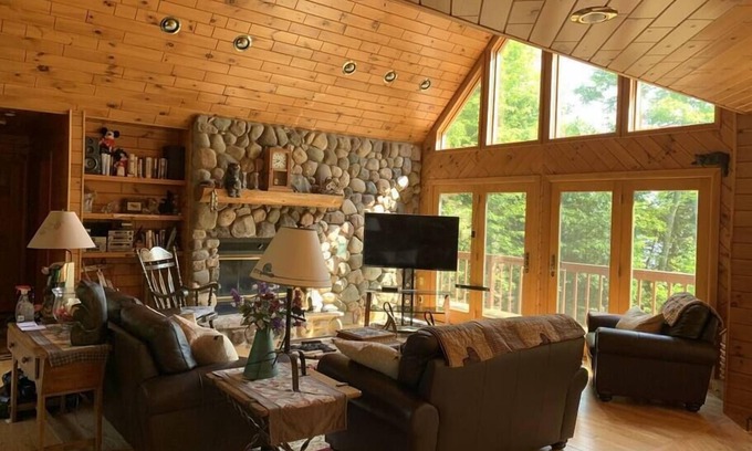 Lac du Flambeau House | Alpine Haus - Large Recreational and Fishing Lake