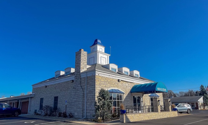 Rockford Hotel | Alpine Inn Rockford