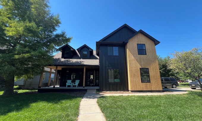 West Omaha House | Alpine Inspired 4 Bedroom Home! 5 Beds