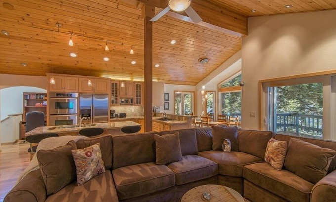 Alpine Meadows House | Alpine Meadows home w/Private Hot Tub, Close to hiking, Fireplace- Mineral Springs Getaway