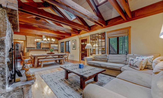 Alpine Meadows House | Alpine Meadows Retreat: 3-Min to Base, w/Hot Tub