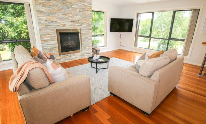 Bright House | Alpine Nest - sunny retreat close to town
