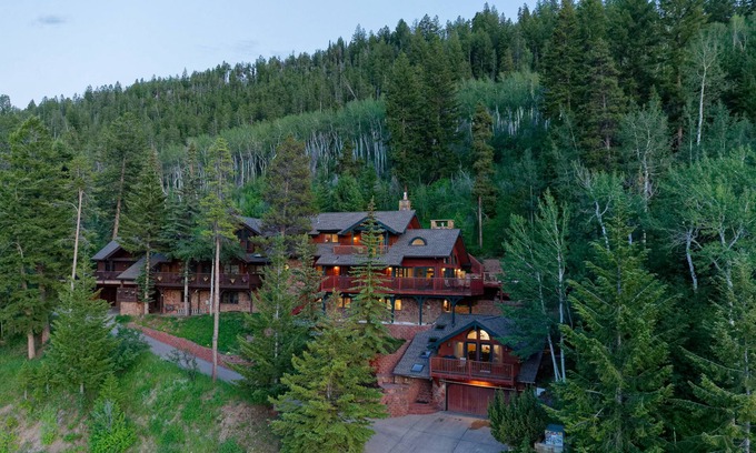 Eagle-Vail Ski Chalet | Alpine Setting Nestled Against the National Forest