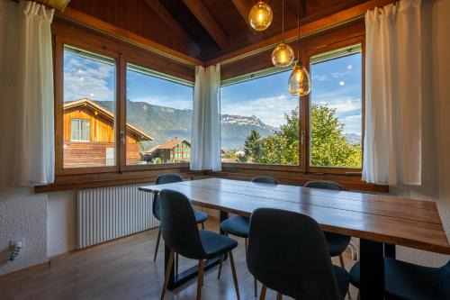 Wilderswil Apartment | Alpine view with balcony near Interlaken