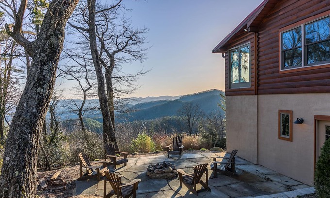 Apple Ridge Cabin | Alpine Vista - Blowing Rock Cabin with hot tub, Theater, Sauna, Views