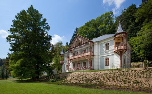 Luhacovice House | Alpská růže