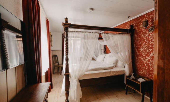 Edenkoben Apartment | Altes Häusle am Waschbach Anno 1625 Ferienwohnungen und Doppelzimmer