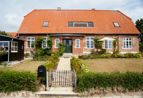 Neuendorf Apartment | Altes Schulhaus Ferienwohnung Lehrerstube