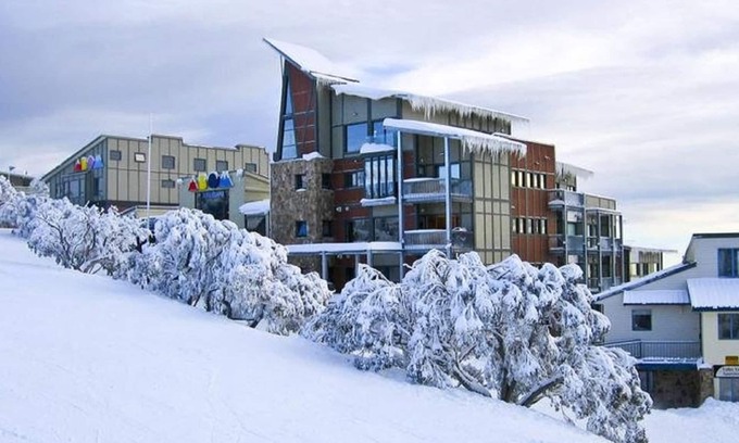 Mount Buller Apartment | ALTO 203.Central in position right on Athletes walk, next door to Abom and 2 mins to Foodworks.