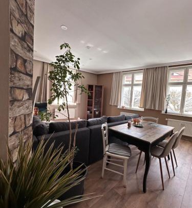 Zittau Apartment | Altstadt Apartment Zittau - stilvolle familienfreundliche Ferienwohnung 78qm am Zittauer Museum und Zittauer Gebirge im Herzen der Oberlausitz mit eigenem Parkplatz ideal zum Wandern im Dreiländereck