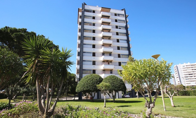 Torralta Apartment | Alvor Torralta; Apart. 3-bedr. apartment 2 min. walk from the beach; 10th floor; sea and mountain views