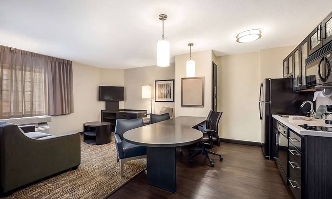 Gahanna Resort | Always a Great Idea To Unwind! Near Central Park Reserve, Pet-Friendly!