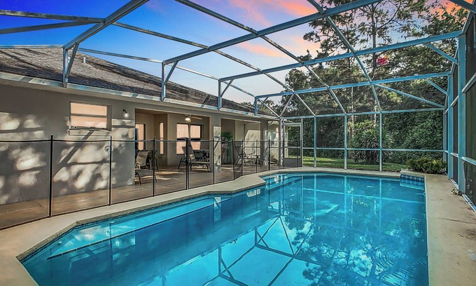 Doral Woods House | ALWAYS FREE POOL HEAT - 2 KINGS, Games room! 5 smart TV’s - S/Steel appliances