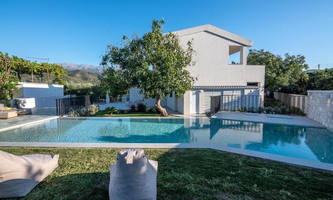 Skines Villa | Alyona Villas - Villa Lona