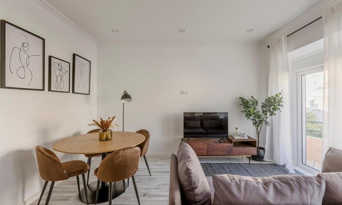 Mina Apartment | Amadora Flat 6