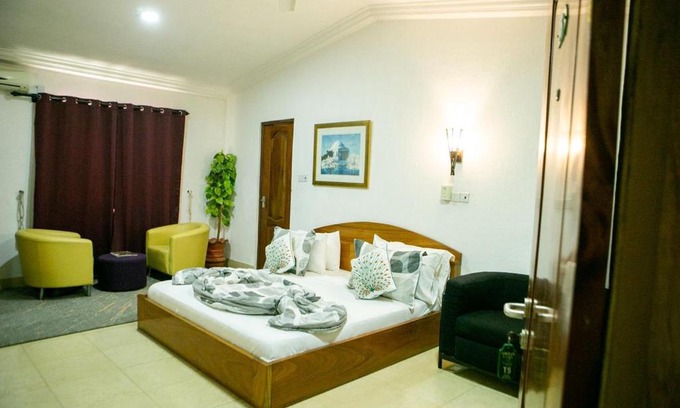 Sekondi-Takoradi Hotel | AMAJA LODGE