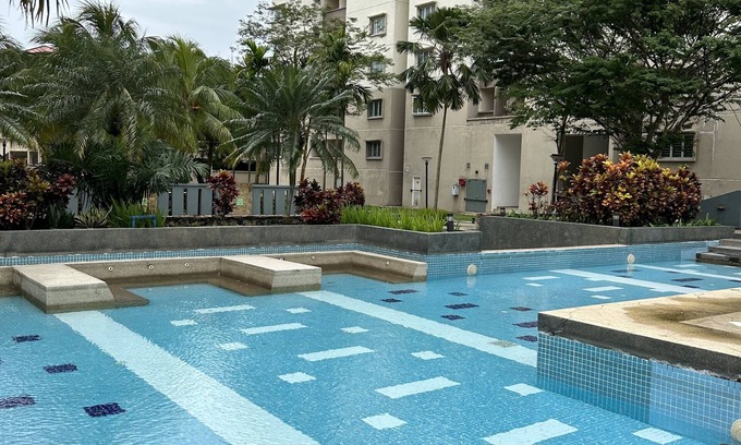 Seri Kembangan Apartment | Aman HillTop Disney-Fantasy Resort Stays