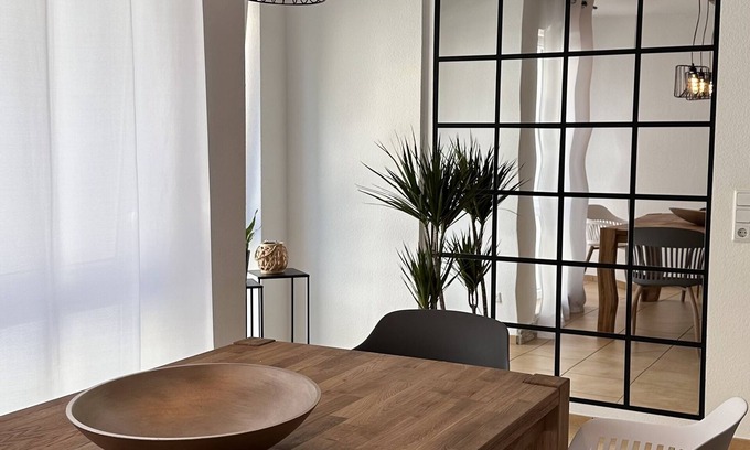 Lahr Apartment | AMAO-Stays I 100sqm I Center I 3 floors I KingSizeBeds I Netflix
