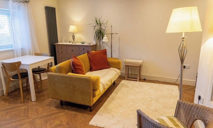 Charlbury Apartment | Amarelo apartment in the heart of Charlbury