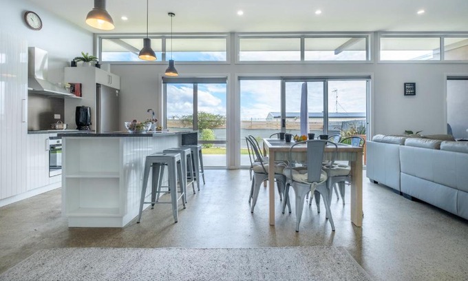 Coles Bay Apartment | Amaroo 1 - Freycinet Holiday Houses