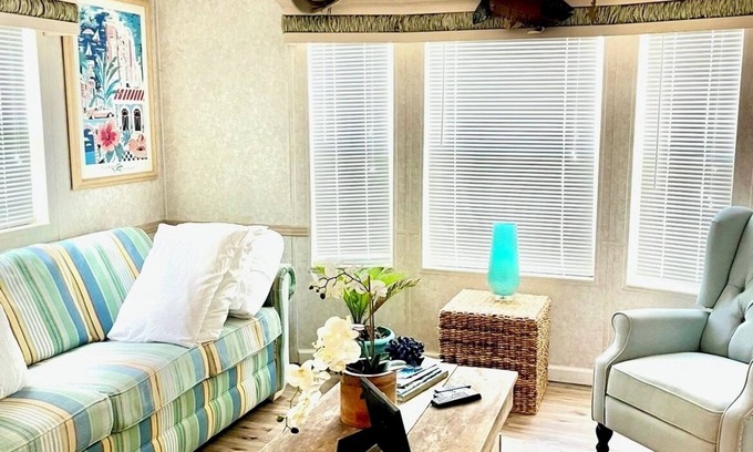 Elberta Cabin | Amazing 1 bedroom cabin inside gated community in Elberta Al