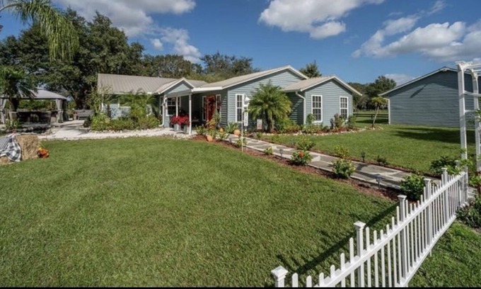 Arcadia Other | Amazing 10 Acre Farm with 4BR/2.5BA Farmhouse. Available by week, month or year!