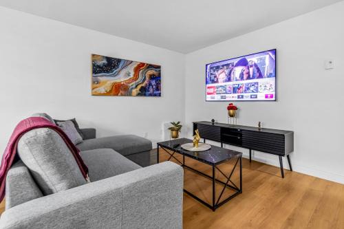 Maisonneuve Apartment | AMAZING 1BDR in HoMa- EMPLACEMENT PARFAIT