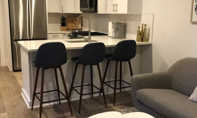Edgewood Apartment | Amazing 2 bedroom apt - centrally located in DC!nn