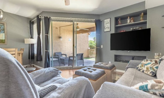 Val Vista Lakes Condo | Amazing 2-bedroom Condo in Val Vista Lakes area in Gilbert Az! Pet Friendly!