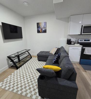 Northeast Edmonton Apartment | Amazing 2-bedroom house with WiFi in Edmonton