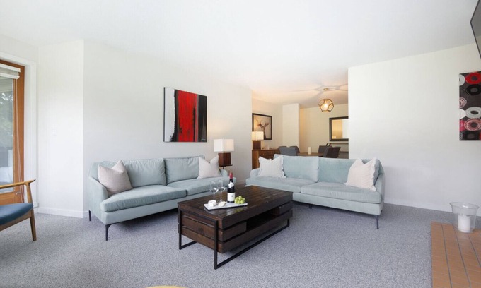 Whistler Village House | Amazing 2Bdr/2Bath - Steps to Lifts, Free Parking