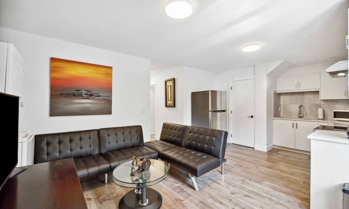 Surrey House | Amazing 2Bed 1Bath Private Suite